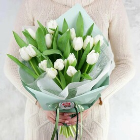 Букет из 15 белых тюльпанов