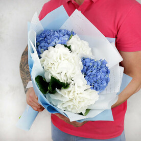 Букет из 5 гортензий