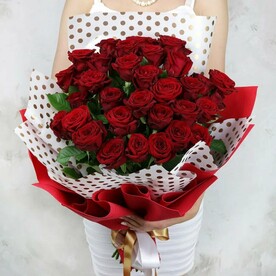 Букет из 33 красных роз Россия 60 см