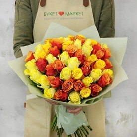 Букет из 51 желтой и оранжевой розы Кения 40 см