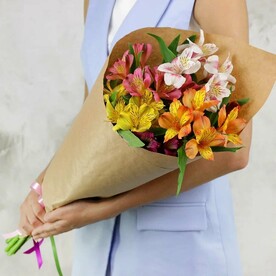 Букет из 5 альстромерий