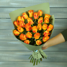 27 оранжевых роз в упаковке Кения 40 см