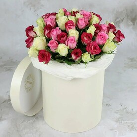 51 белая и розовая роза в шляпной коробке, Кения