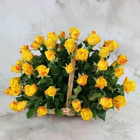 51 желтая роза в корзине, Кения