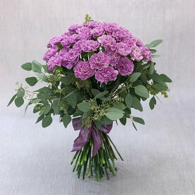 Букет из лунной гвоздики с листьями эвкалипта