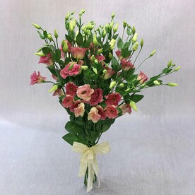 Букет из 11 розовых лизиантусов