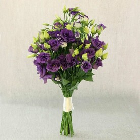 Букет из 15 фиолетовых лизиантусов