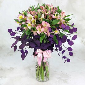 Букет из 17 розовых альстромерий