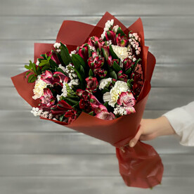 Букет из альстромерий и гвоздик