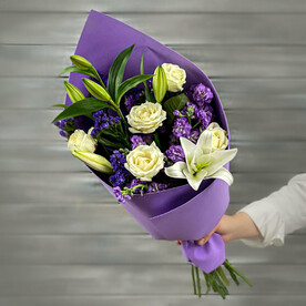 Букет из лилий, роз и маттиол