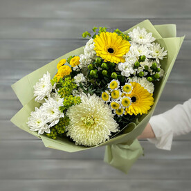 Букет из хризантем с герберами