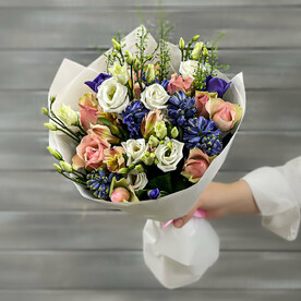 Букет из роз, гиацинтов и эустом