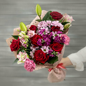 Букет из роз, лилий и хризантем