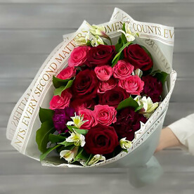 Букет из роз, альстромерий и гвоздик