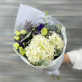 Букет из гортензии, эустом и лимониума