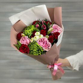 Букет из хризантем, альстромерий и роз