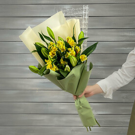 Букет из лилий с альстромериями