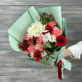 Букет из хризантем, роз и гербер