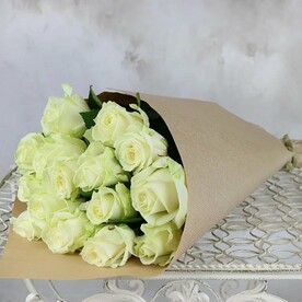 Букет из 15 белых роз - Аваланж Россия 60 см