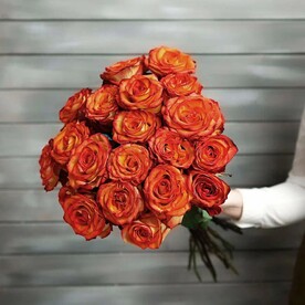 19 оранжевых роз Эквадор 50 см