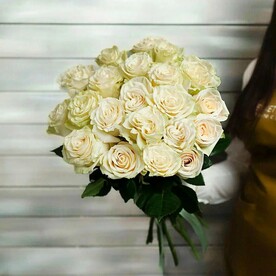 21 белая роза Эквадор 50 см