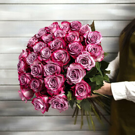 29 фиолетовых роз Эквадор 50 см