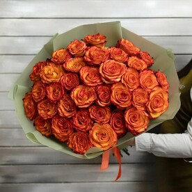 35 оранжевых роз в упаковке Эквадор 50 см