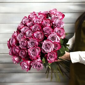 37 фиолетовых роз Эквадор 50 см