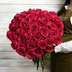 39 малиновых роз Эквадор 50 см