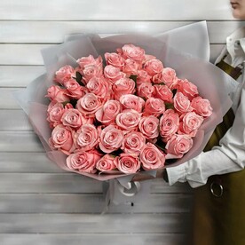 39 розовых роз Эквадор 50 см в упаковке