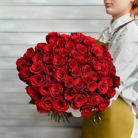 51 красная роза с лентой Эквадор 50 см