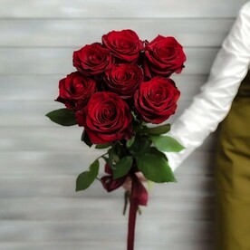7 красных роз Эквадор 50 см