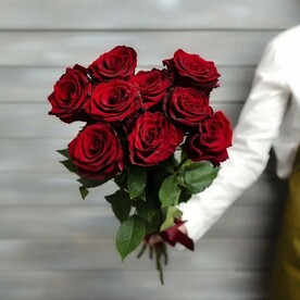 9 красных роз Эквадор 50 см