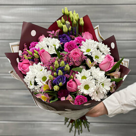 Букет из роз и хризантем