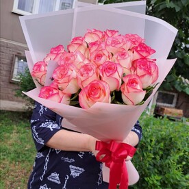 Букет 19 роз Джумилия