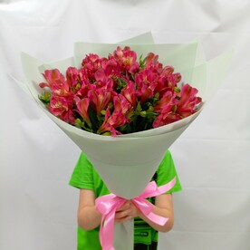 Букет розовых альстромерий