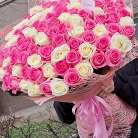 Букет 101 белая и розовая роза