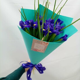 Букет 19 ирисов