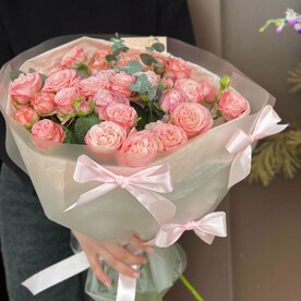 Букет с кустовыми пионовидными розами Кокетка
