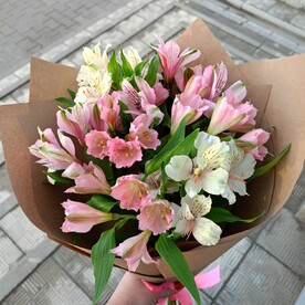 Букет из 7 альстромерий