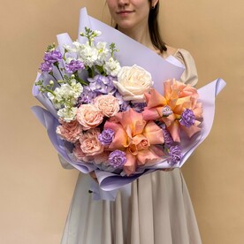 "Яркий сад" пионовидные розы и маттиола