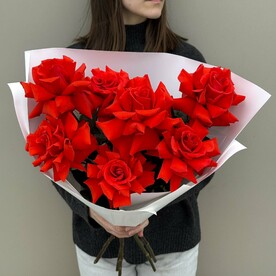 Алые французские розы "Алый шик"