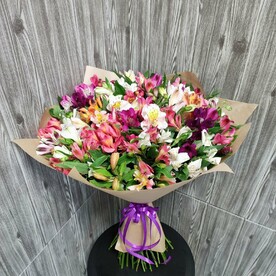 Букет из 29 альстромерий микс