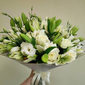 Букет из роз и лилий