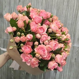 Букет из 19 розовых кустовых пионовидных роз