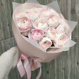 Букет из 15 ранункулусов