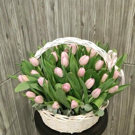 51 розовый тюльпан в корзине