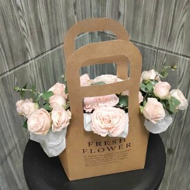 Сумочка с кустовой пионовидной розой