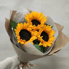 Букет из 3 подсолнухов