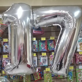 Композиция из 2 гелиевых шаров "17 лет"